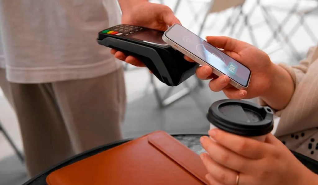 Cambio en el pago de las propinas digitales: cuál es la novedad que introdujo el Gobierno Propinas